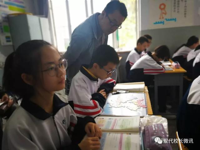 「直通校園」太原市教科研中心對萬柏林區(qū)實驗中學校《思維導圖在地理生物教學中的應用》課題進行中期評估