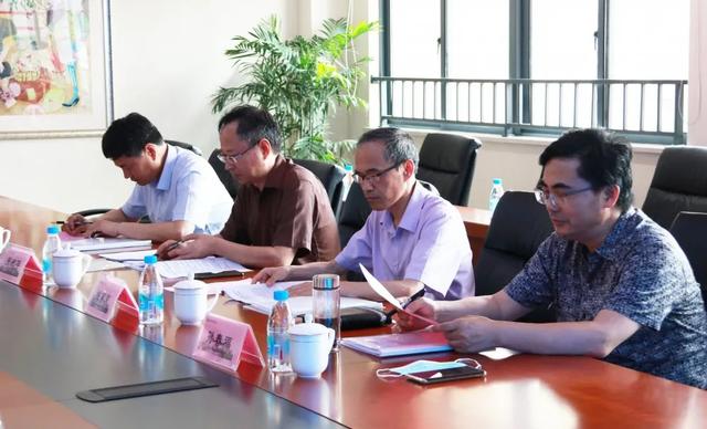 潛心課題研究同心筑夢(mèng)，提升育人質(zhì)量再譜華章（教研引領(lǐng)謀新篇,凝心聚力求發(fā)展）