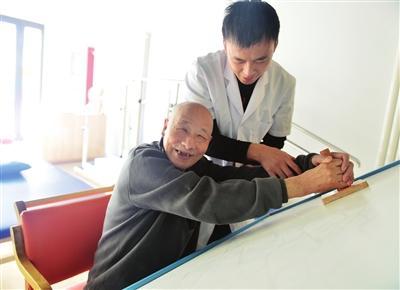 天津健全居家養(yǎng)老服務(wù) 讓老人健康并快樂(lè)著（天津市居家養(yǎng)老服務(wù)）