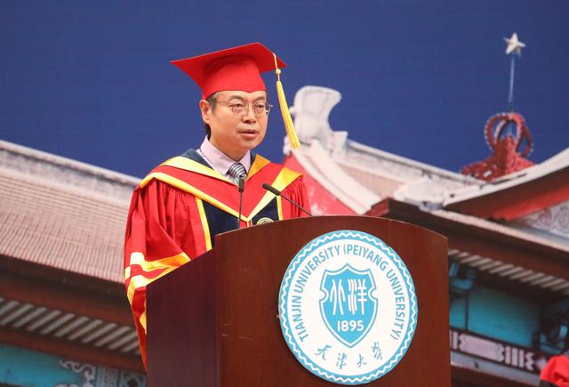 天津大學(xué)送別2022屆畢業(yè)生，校長寄語“走好腳下的成才之路”（天津大學(xué)書記校長新年賀詞）