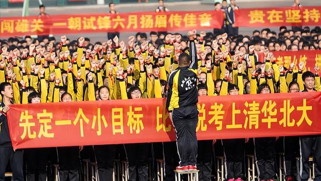 本科專業(yè)就業(yè)前50強，薪資較高的15個職業(yè)盤點，互聯(lián)網(wǎng)類較多（本科就業(yè)前50名專業(yè)）