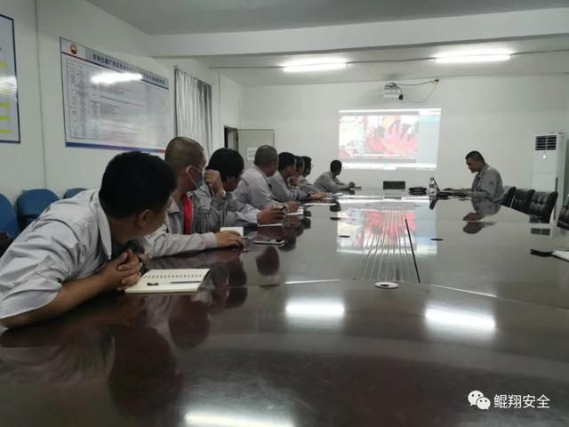 工程項目安全會議應(yīng)該怎么開？（工程項目安全會議應(yīng)該怎么開展）